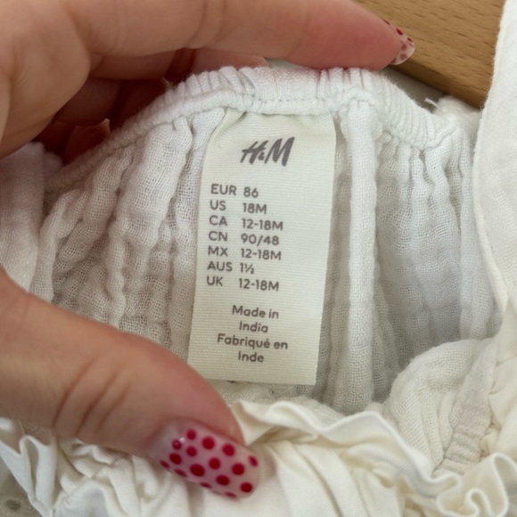 H&M Cream Ruffled Baby Romper - Picture 3 of 6